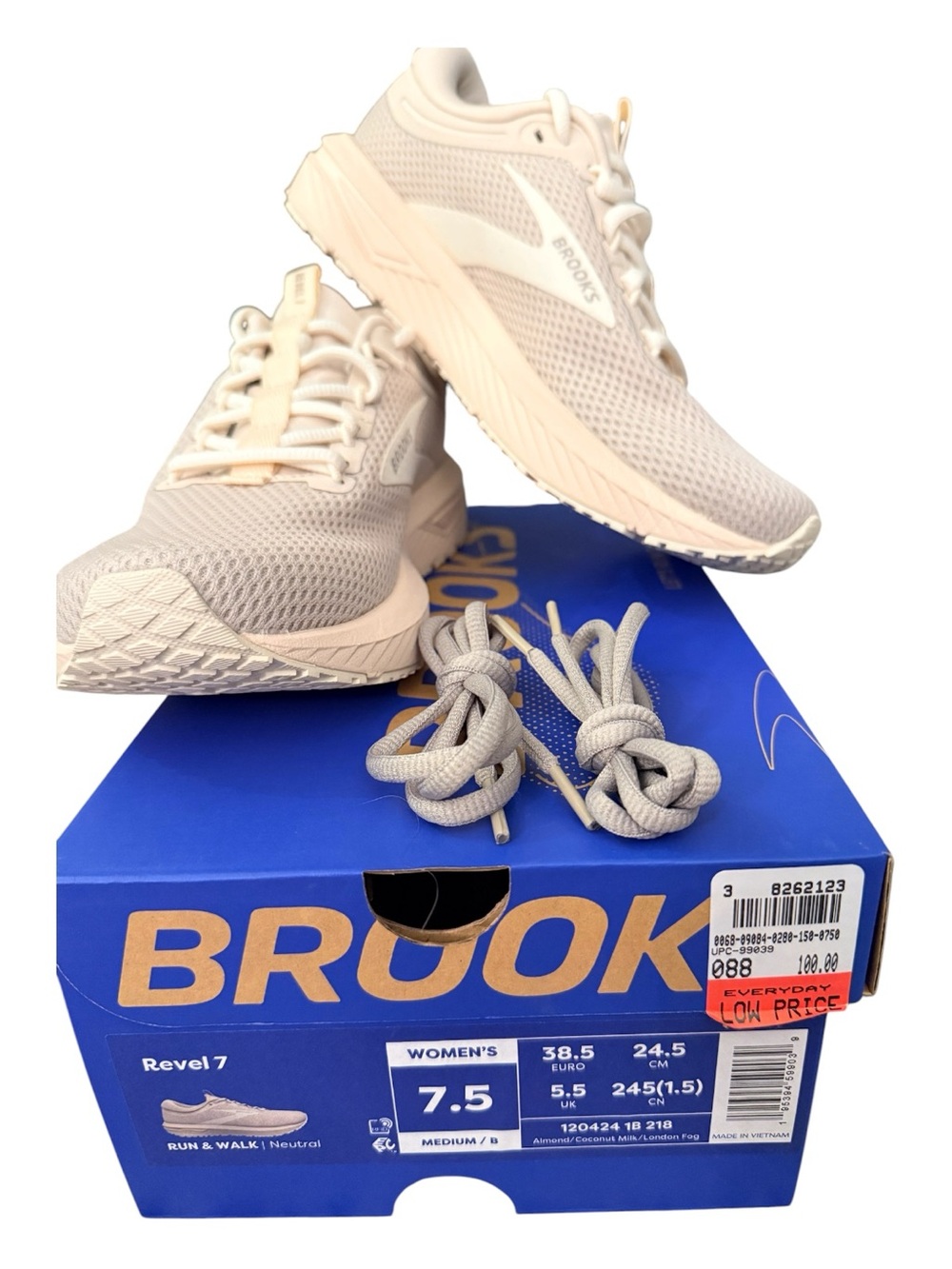 NWT Brooks revel 7 Sneakers in almond running sporty activewear collegiate fall